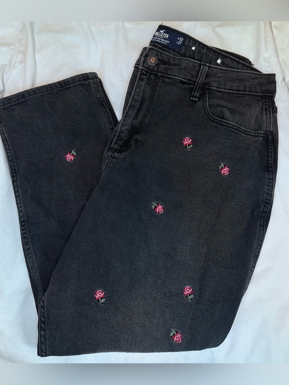 Hollister Curvy High Rise Mom Jeans Black Wash Embroidered Rose Floral W32 L27
